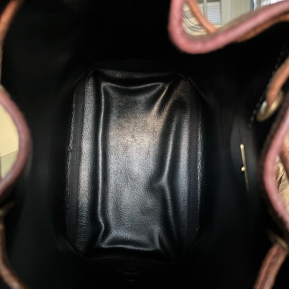Burberry’s Authentic & Vtg Novacheck fabric Drawstring Bucket bag Leather lined - Picture 16 of 16